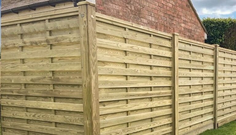 Hit-and-miss timber fence