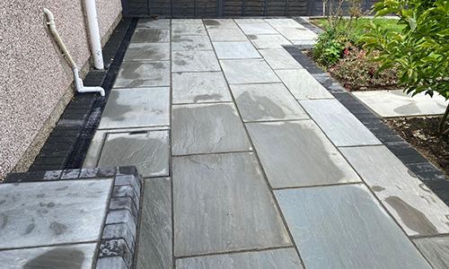 Porcelain path and patio with a charcoal border